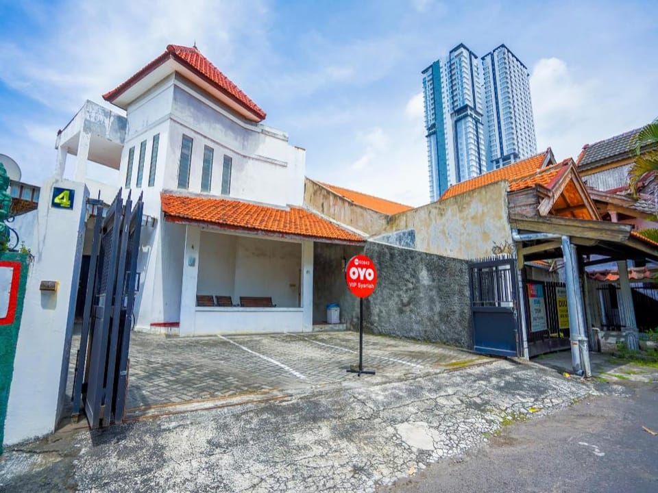 Hotel O Vip Syariah Jemur Andayani Hotel in Surabaya