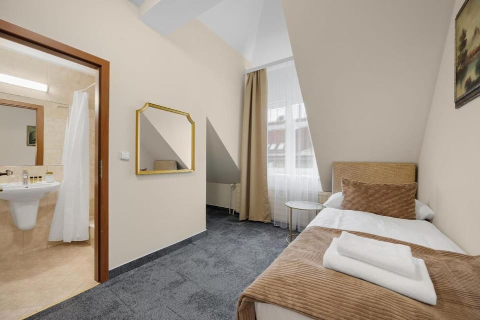 Hotel Reverie - Dependance, Check-in at Metropolitan Star Hotel in Bratislava