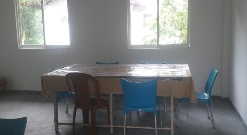 Hotel Cranberry Bed and Breakfast in Hikkaduwa