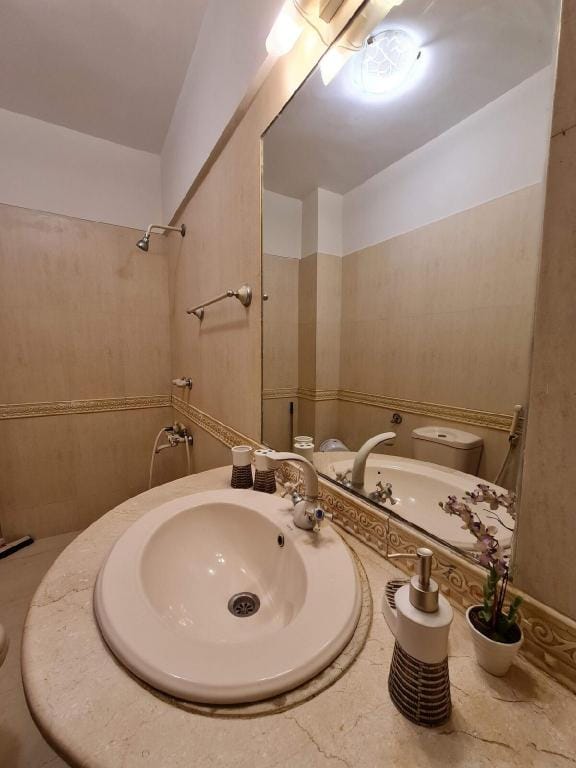 Zaha Home: Shahvar Manzil-3br apt,Bukhari Comm,DHA Apartment in Karachi