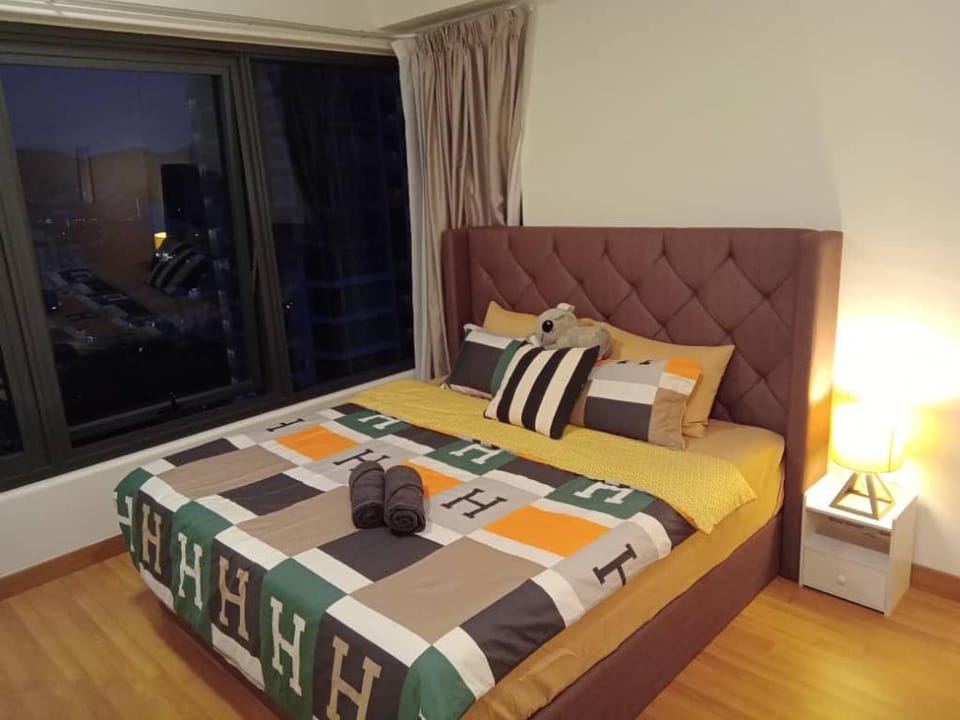 Tropicana 218 3Bedroom 2carparks 6-10pax Vacation rental in George Town