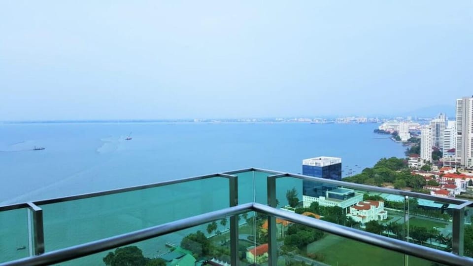 SEAVIEW Mansion One 2R  Gleaneagles GURNEY TOWN 28 Apartment in George Town