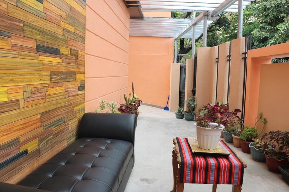 Anicia Guesthouse with 8 Bedrooms Apartment in Paranaque