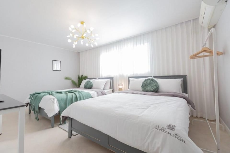 Sweet Melody#1 Hongdae Stn.5min / 3BR & Rooftop  Vacation rental in Seoul