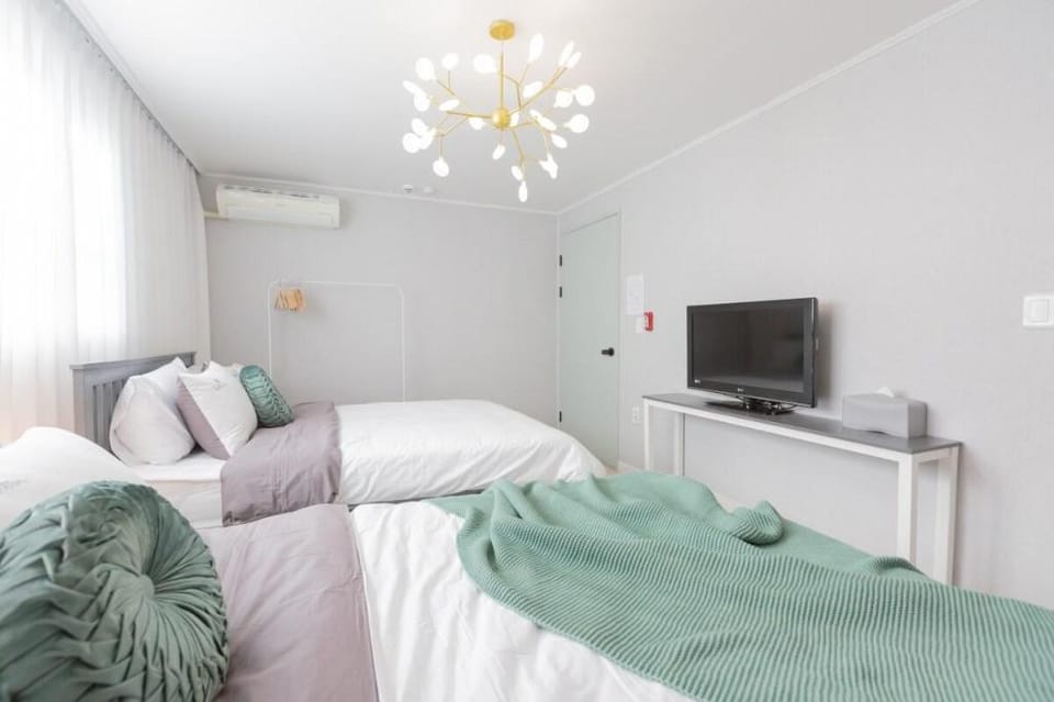 Sweet Melody#1 Hongdae Stn.5min / 3BR & Rooftop  Vacation rental in Seoul