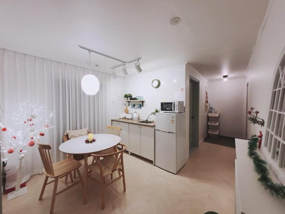 Sweet Melody#5 Hongdae Stn.5min / 2BR & Rooftop Vacation rental in Seoul
