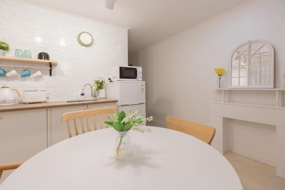 Sweet Melody#5 Hongdae Stn.5min / 2BR & Rooftop Vacation rental in Seoul