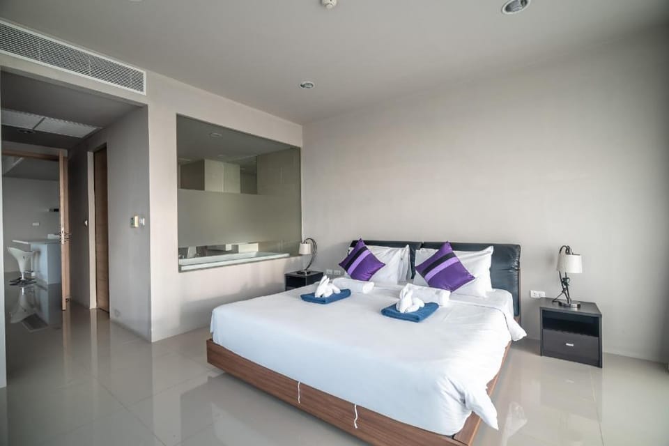 Spacious apartment with jacuzzi and ocean view Apartment in Phuket