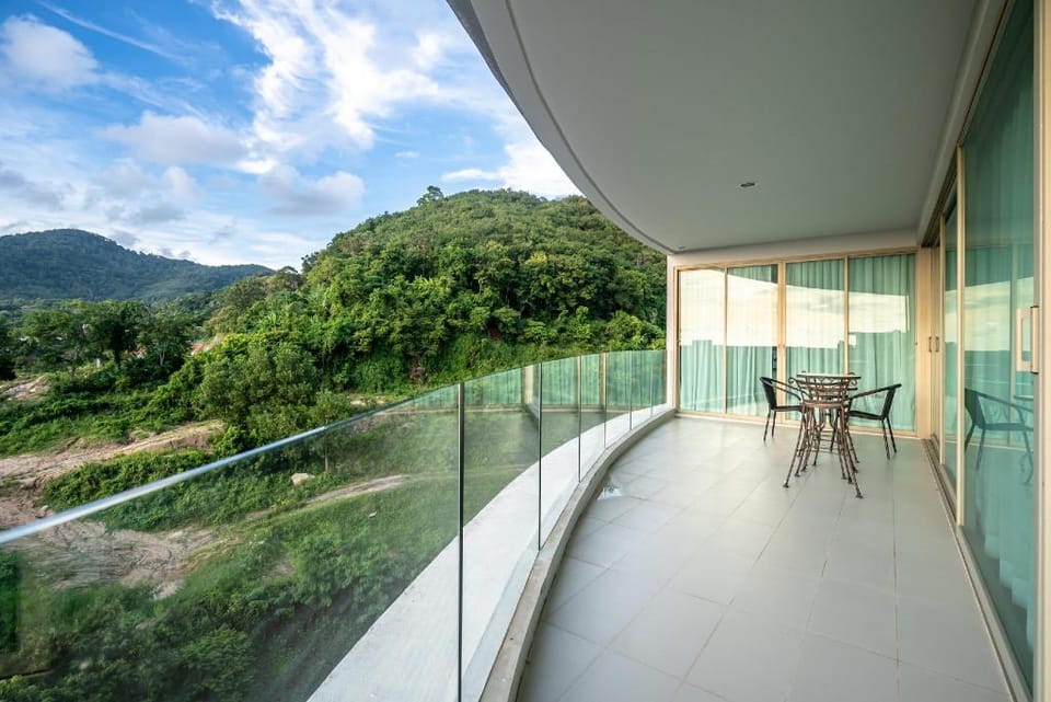 Spacious apartment with jacuzzi and ocean view Apartment in Phuket