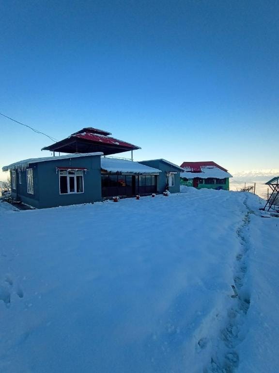 Luv Kush Home Stay 04 Room Bungalow scenic view Vacation rental in Himachal Pradesh