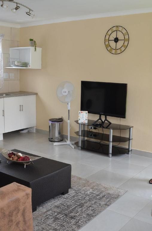 Beautiful quiet 2 bedroom guest house, free Wi-Fi Apartment in Johannesburg