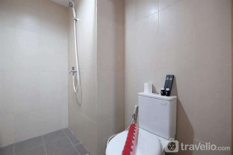 Comfortable Studio LRT City Jatibening By Travelio Apartment in Jakarta