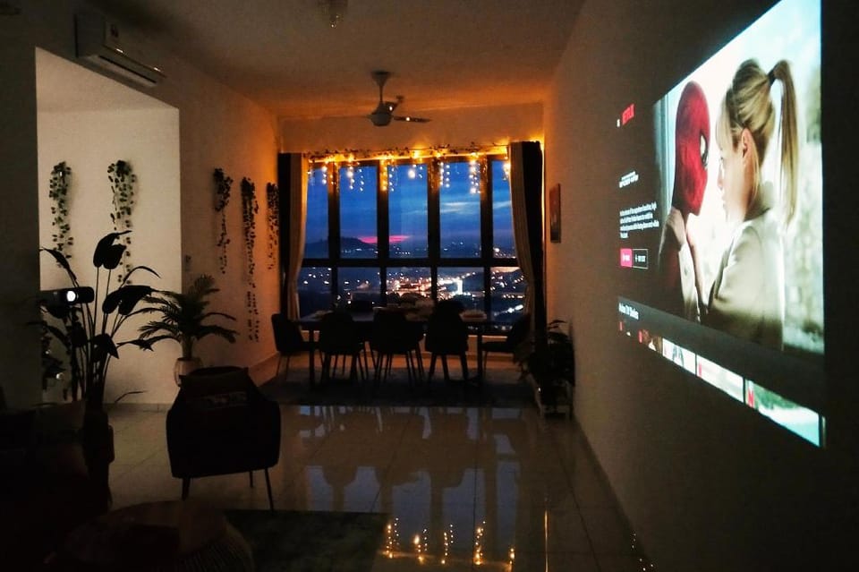 LUXURY Sunset Suite 3B2R/ Free Hi-tea/ Netflix Apartment in Selangor, Malaysia