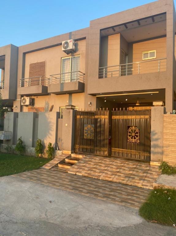 family friendly getaway awaits you! Apartment in Lahore