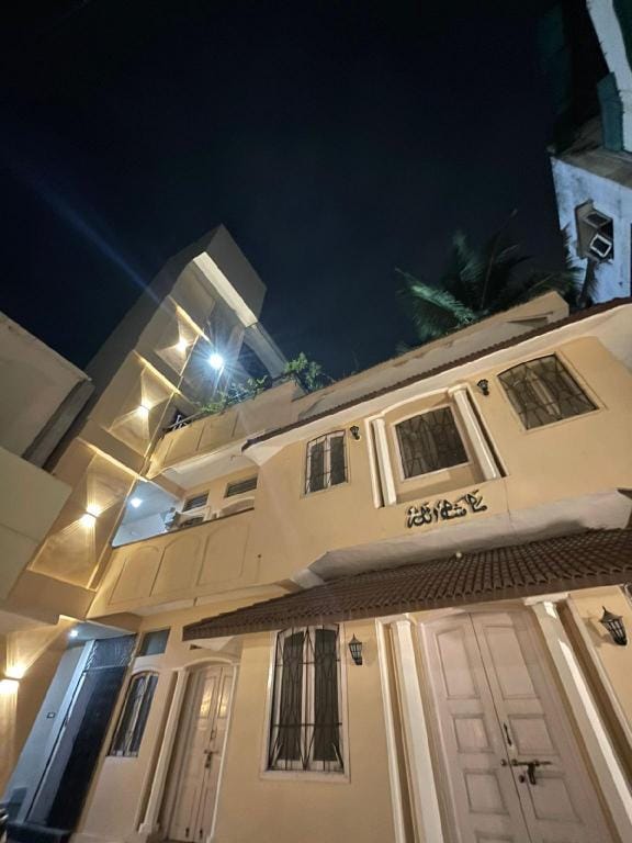 Visitors Lounge by MMG - 3BHK F.Flr Apt B. Hills  Apartment in Hyderabad