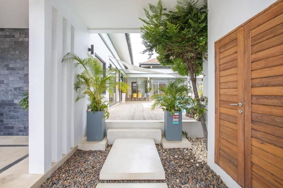 Modern 4BR Pool Villa Virginie Villa in Rawai