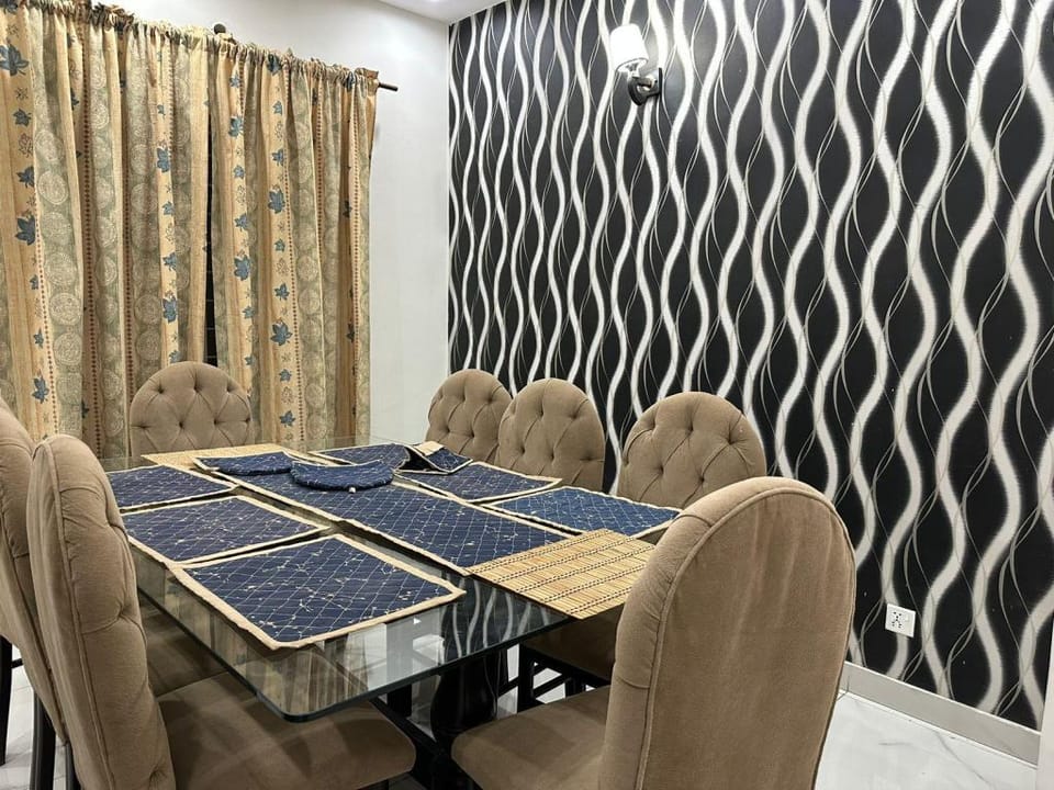 Stay awhile, make yourself at home Apartment in Lahore