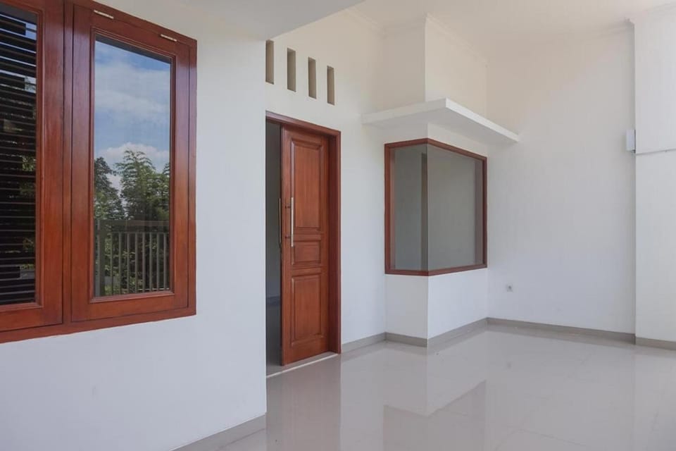 RedDoorz Plus @ Karangploso Hotel in East Java