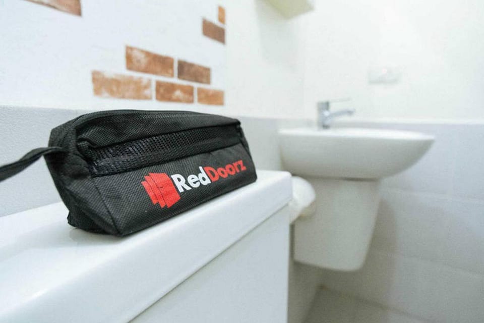 RedDoorz Plus @ Karangploso Hotel in East Java