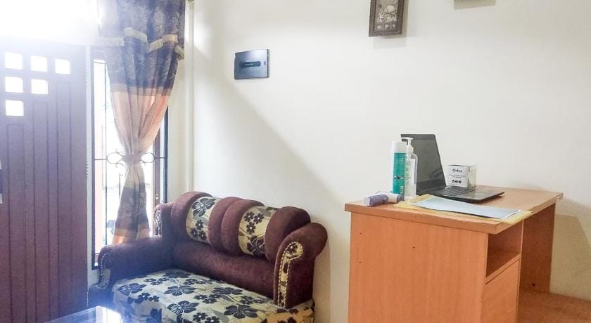 Griya De Riz Syariah Mitra RedDoorz Hotel in Indonesia