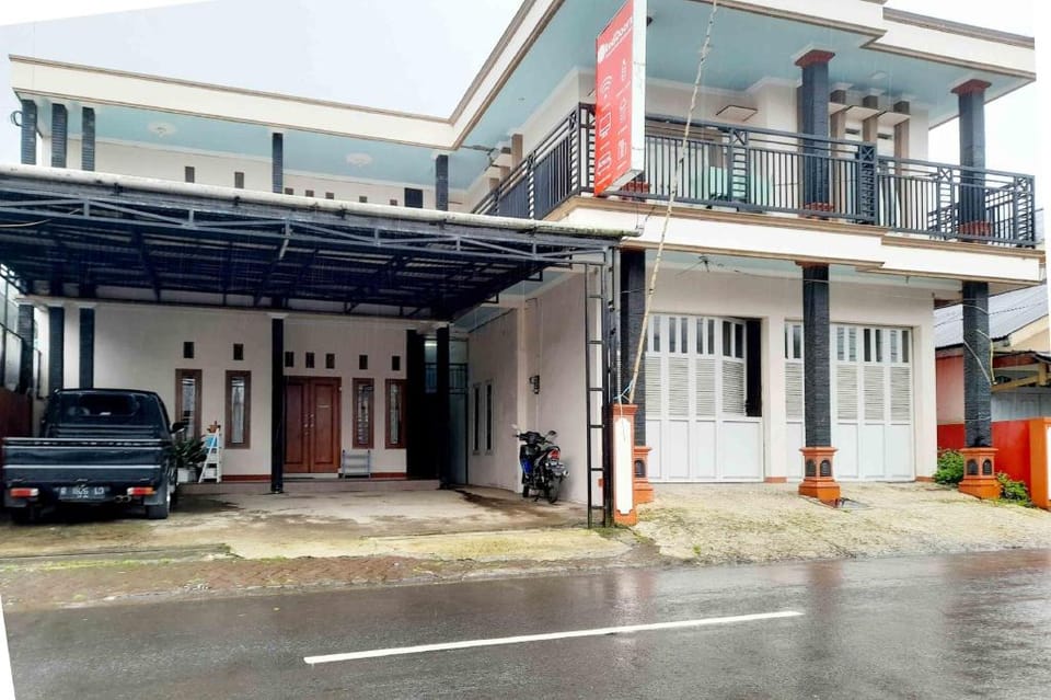 RedDoorz Syariah near Komplek Candi Arjuna Dieng 2 Hotel in Indonesia