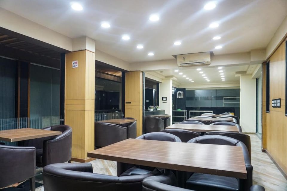 Super Townhouse OAK SR Hotel wakad Hotel in Pune