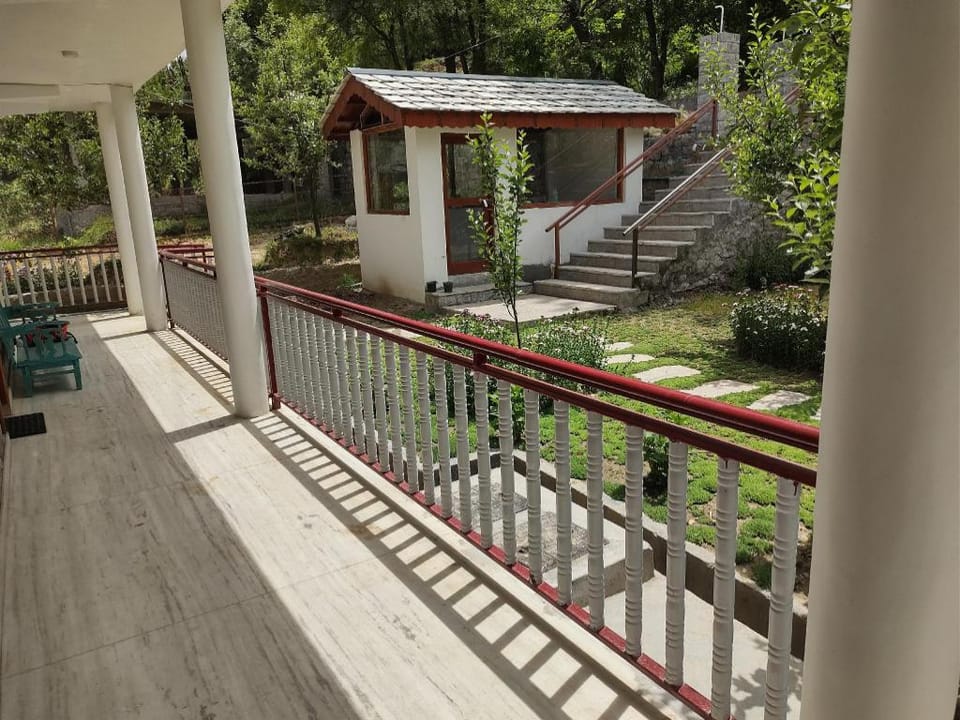 Whitehouse Hotel in Manali