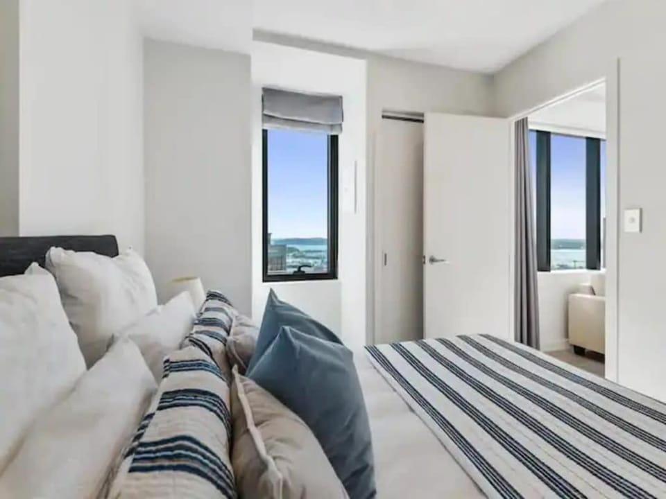 Sky Tower Views 2 Bed 2 Bath CBD Zodiak Stays Apartment in Auckland
