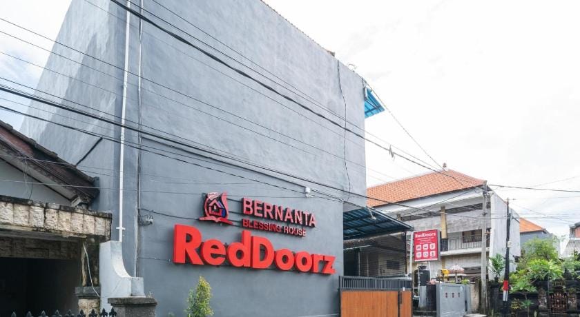 RedDoorz @ Jalan Gunung Talang Mahendradatta Hotel in Denpasar