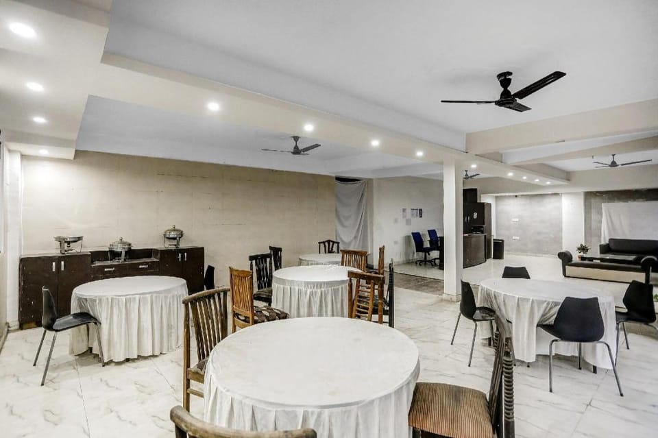Collection O AP Grand Hotel in Noida