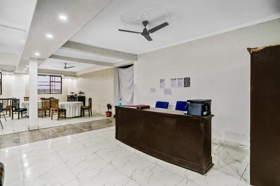 Collection O AP Grand Hotel in Noida
