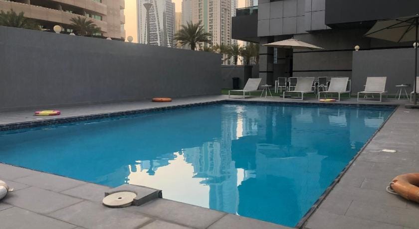 Luxury Private Room with Marina view- Close Metro. Apartment in Dubai