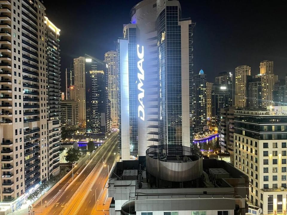Luxury Private Room with Marina view- Close Metro. Apartment in Dubai