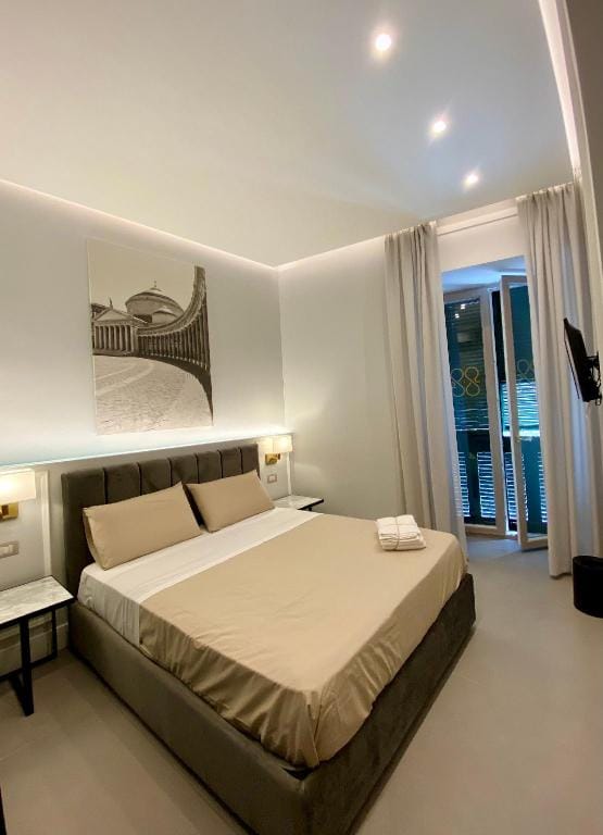Stanza 1 – King Superior con balcone Apartment in Naples