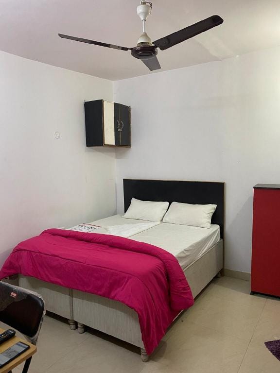 Welcoming 1-bedroom bed and breakfast Vacation rental in New Delhi