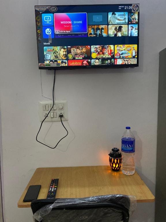 Welcoming 1-bedroom bed and breakfast Vacation rental in New Delhi