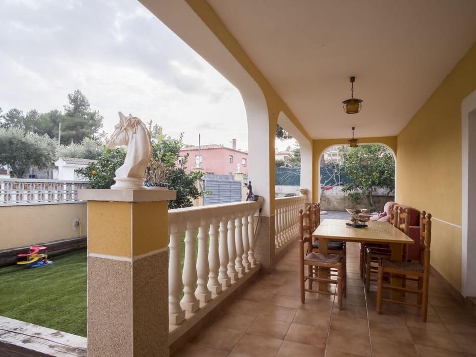 Pet-Friendly Villa with Pool Vacation rental in Baix Penedès