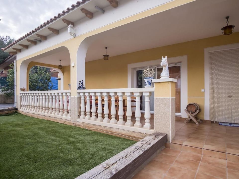 Pet-Friendly Villa with Pool Vacation rental in Baix Penedès