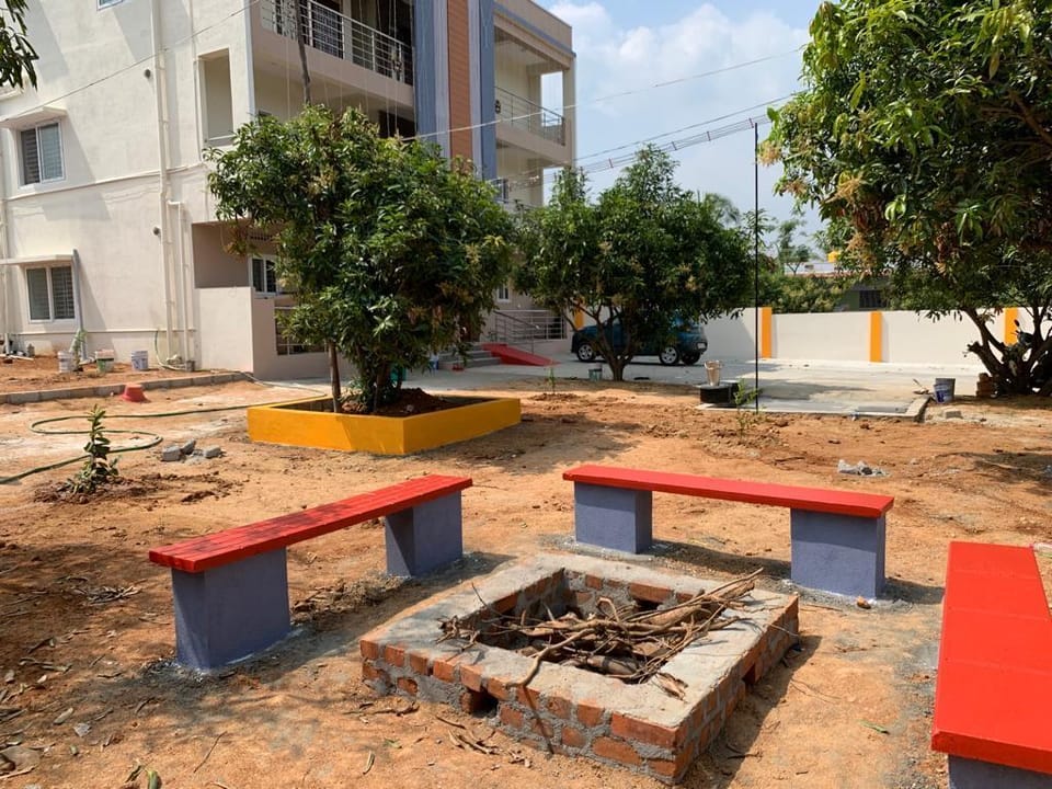 Queen bed with attached bathroom, private parking Apartment in Karnataka