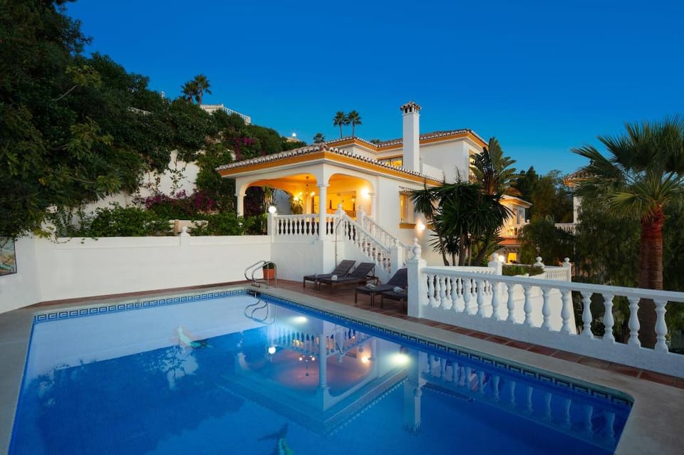 Large Luxury Family Villa 500m From Beach Villa in Costa del Sol