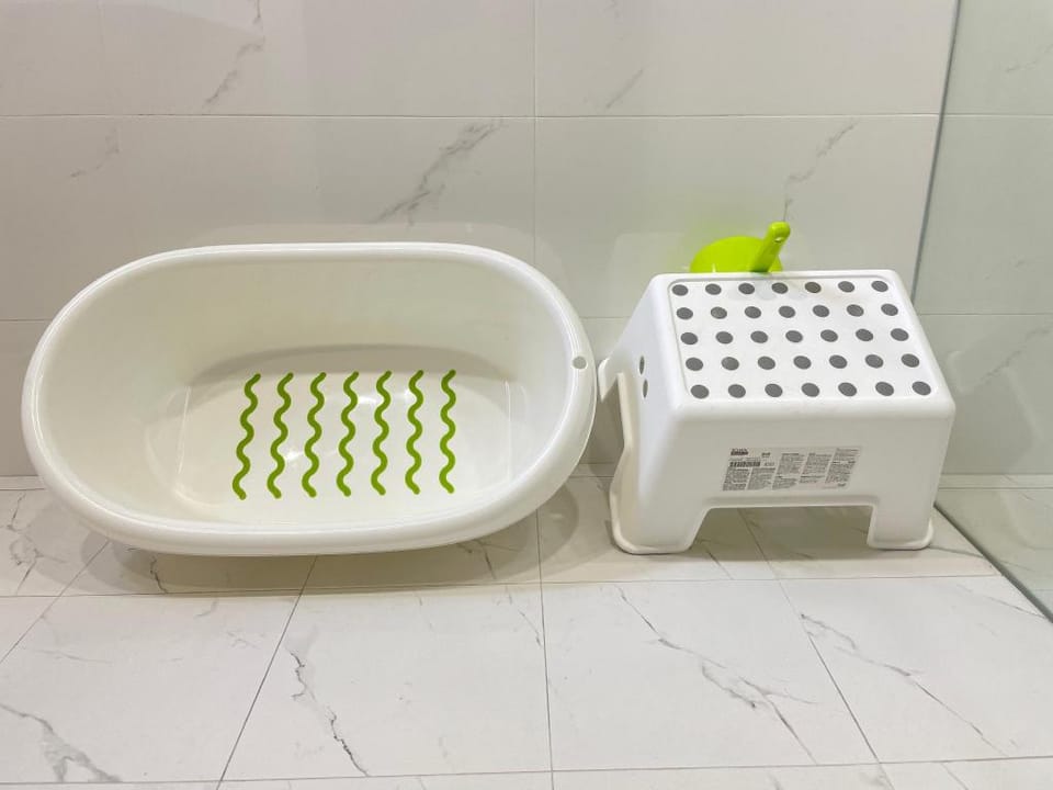 Moon3【自助入住】電梯獨棟整層 8-10人家庭旅遊 提供嬰兒用品  4房3衛 美麗島捷運步行5分 Apartment in Kaohsiung