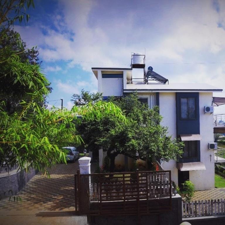 Vajra Villa Panchgani Villa in Maharashtra