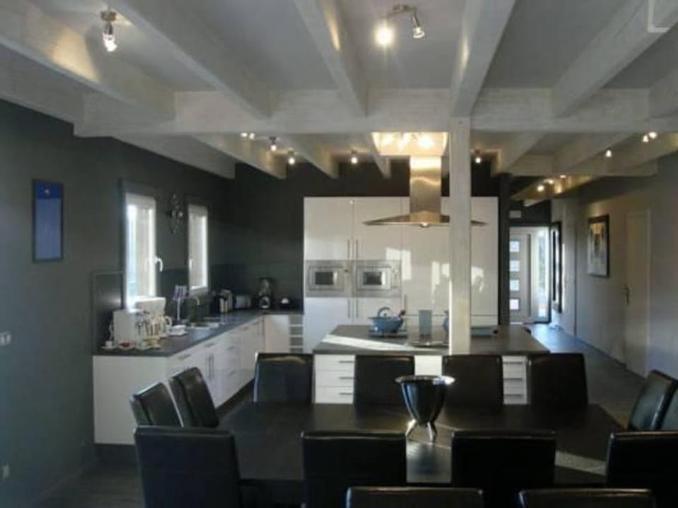 Beautiful villa with heated outdoor pool Villa in Manhay