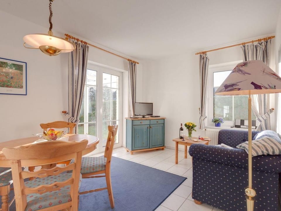 Geraumige Wohnung mit Garten in Zingst Apartment in Zingst