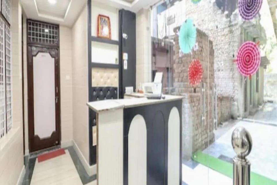Goroomgo Madhu Palace Katra Near Yatra Card Counter Hotel in Punjab