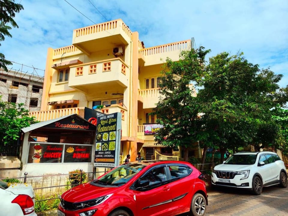 Goroomgo Moon CT Road Near Blue Flag Sea Beach Puri Hotel in Puri