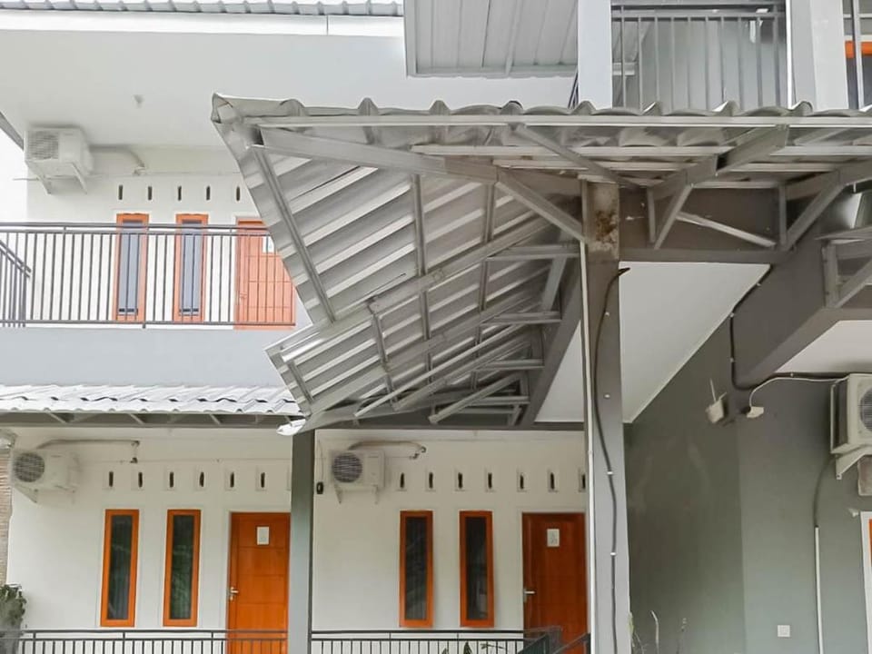 Penginapan Al Firdausi Syariah RedPartner Hotel in West Java