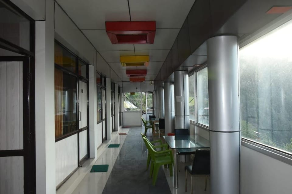 Hotel Crystal Palace Dhanaulti Hotel in Uttarakhand