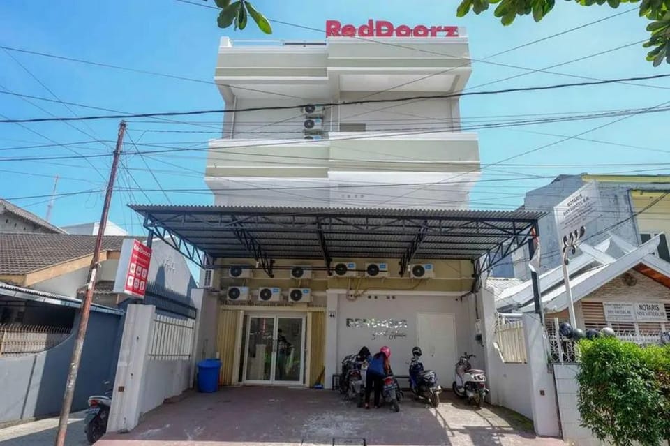 RedDoorz near Mall Ratu Indah 3 Hotel in Indonesia