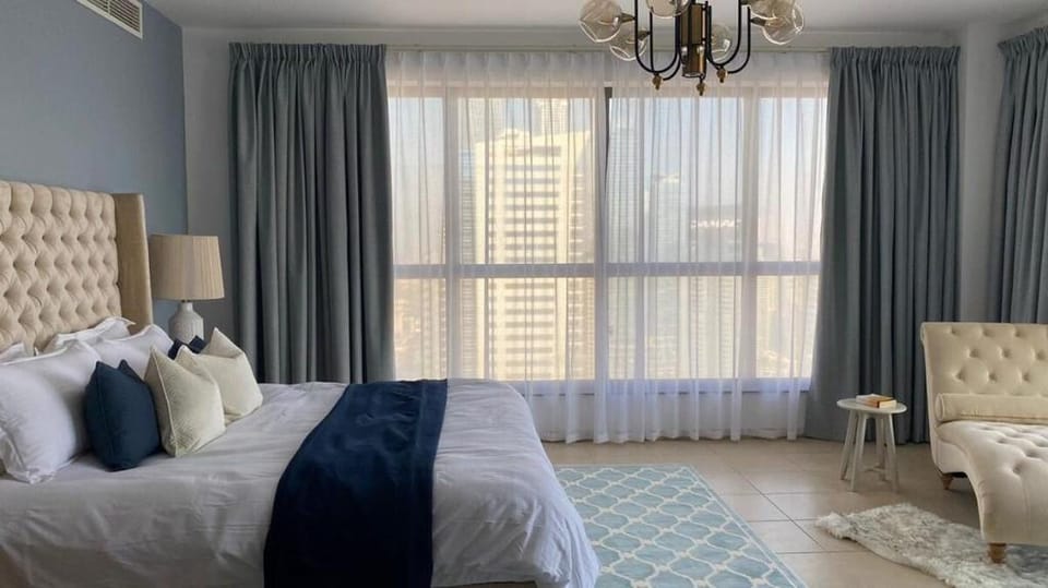 Incredibly Spacious Apt Overlooking The Marina Apartment in Dubai